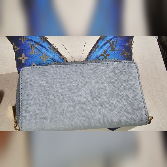 NWT Michael Kors wallet - Picture 3 of 10